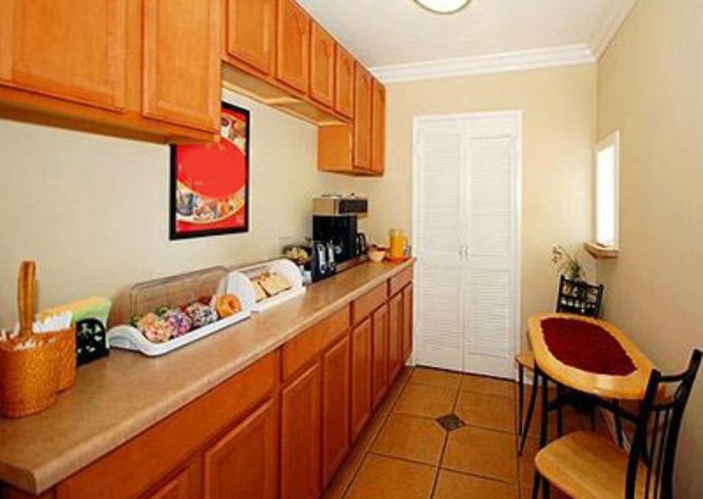 Escondido Lodge Room photo
